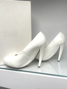 MAISON MARTIN MARGIELA White Patent Curved Runway SS 2020 Platform PUMPS 40 NEW - Picture 1 of 6