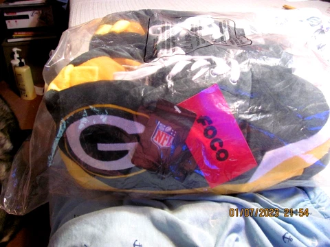FOCO Green Bay Packers Large Plush Sneaker Slippers Cover