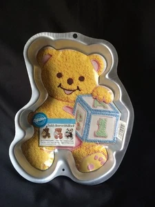 Wilton TEDDYBÄR MIT BLOCK Kuchenform + Orig Einsatz GEBURTSTAG - Bild 1 von 11