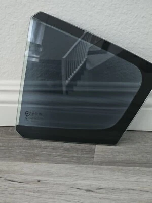 适用于 2014 - 2018 起亚 Forte 4 Dr Sedan 司机左侧后通风窗玻璃 — 第 1/3 张图片