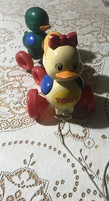 Vintage Tomy Mommy Duck & Baby Ducks Pull String Toy White Green Yellow Ducks - Image 1 of 4