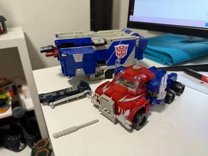Transformers Armada Optimus Prime w Sparkplug - Picture 1 of 3