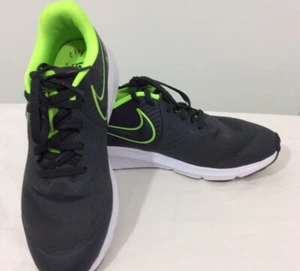 Nike Star Runner2  Size 5 Gray Sneakers Green Trim - Picture 1 of 8
