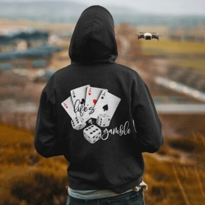 Sudadera con capucha gráfica deportiva Life's is a Gamble para hombre para jugar a las cartas grandes y altas Foto 1 de 4