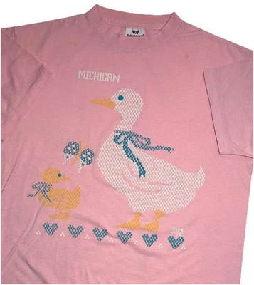 Camiseta De Colección Años 80 Madre Ganso y Gosling Rosa Michigan Puntada Única Delta Adulto L Foto 1 de 4