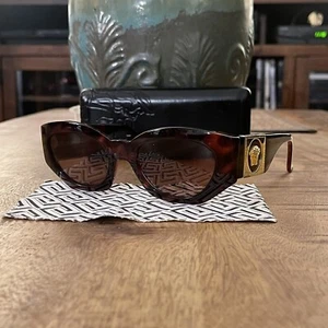VTG 90s Gianni Versace Mod 420 Tortoise Shell Brown Oval Sunglasses OG Acc. - Picture 1 of 13