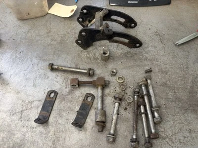 1961 Matchless G2CS 250 发动机变速器螺栓支架安装 G2 — 第 1/3 张图片