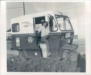 1966 Press Photo Postman in Uniform Drives 3 Wheel Truck 1960s US Postal Srvc - Picture 1 of 2
