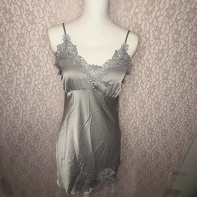 Mini Vestido Vintage Corte Sesgado Líquido Satinado Gris Encaje Opaco Talla 34-36 Busto Mediano Foto 1 de 4