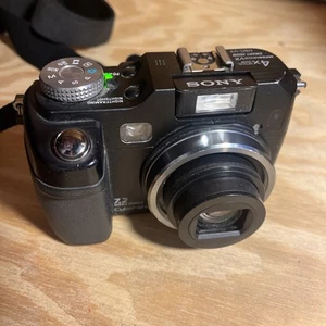 Sony Cyber Shot DSC-V3 Black 4X Zoom 7.2MP Digital Camera -Works GREAT! - Picture 1 of 7