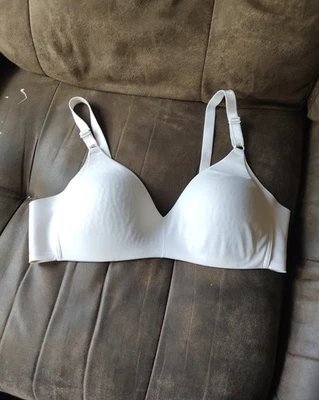 Camiseta sujetador Warners inalámbrica ligeramente forrada cobertura lateral blanca para mujer talla 38B” Foto 1 de 4
