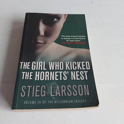 La chica que pateó el nido de los avispones por Stieg Larsson PB en agosto ahora Crime Thril Foto 1 de 4