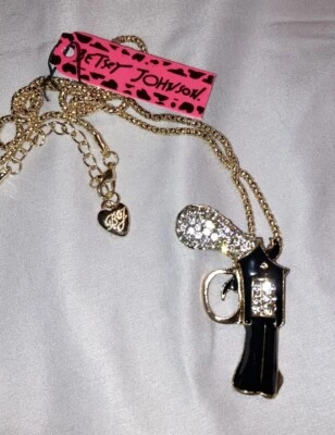 Betsey Johnson COLLAR NEGRO PISTOLA ARMA DE FUEGO REVÓLVER Esmalte Cristales Foto 1 de 3