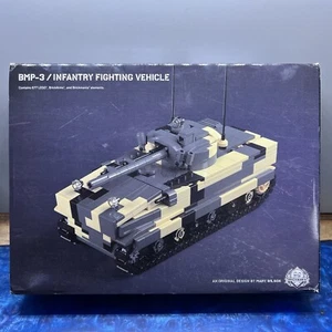 Vehículo de combate de infantería Brickmania BKM 8029 BMP-3 retirado 677 piezas completo - Imagen 1 de 17