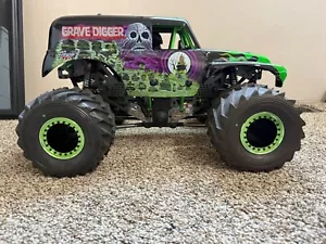 Losi LMT Grave Digger 1/8 Scale RTR, MAX 8 G2, Treal Bead Locks - Picture 1 of 18