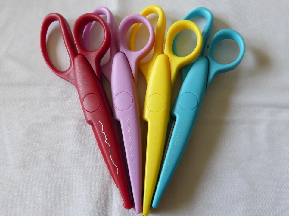 Kinderschere Bastelschere Motivscheren 6cm Basteln  Kartengestaltung - Bild 1 von 1