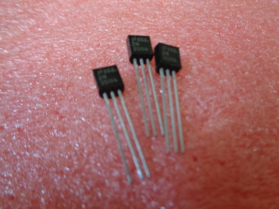 50 X Motorola 2N3904 NPN Bipolar Transistor Small Signal 0.2a 40v 3-pin To-92