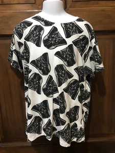 Star Wars T-Shirt, white with Darth Vader Head repeating pattern BOYS M (7/8) - Picture 1 of 3