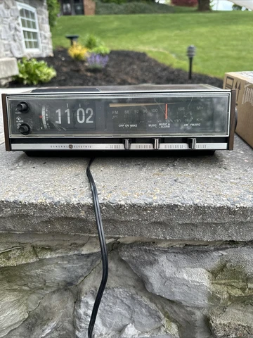 General Electric Flip Clock Radio Model #7-4321C Walnut Grain - not working Cover