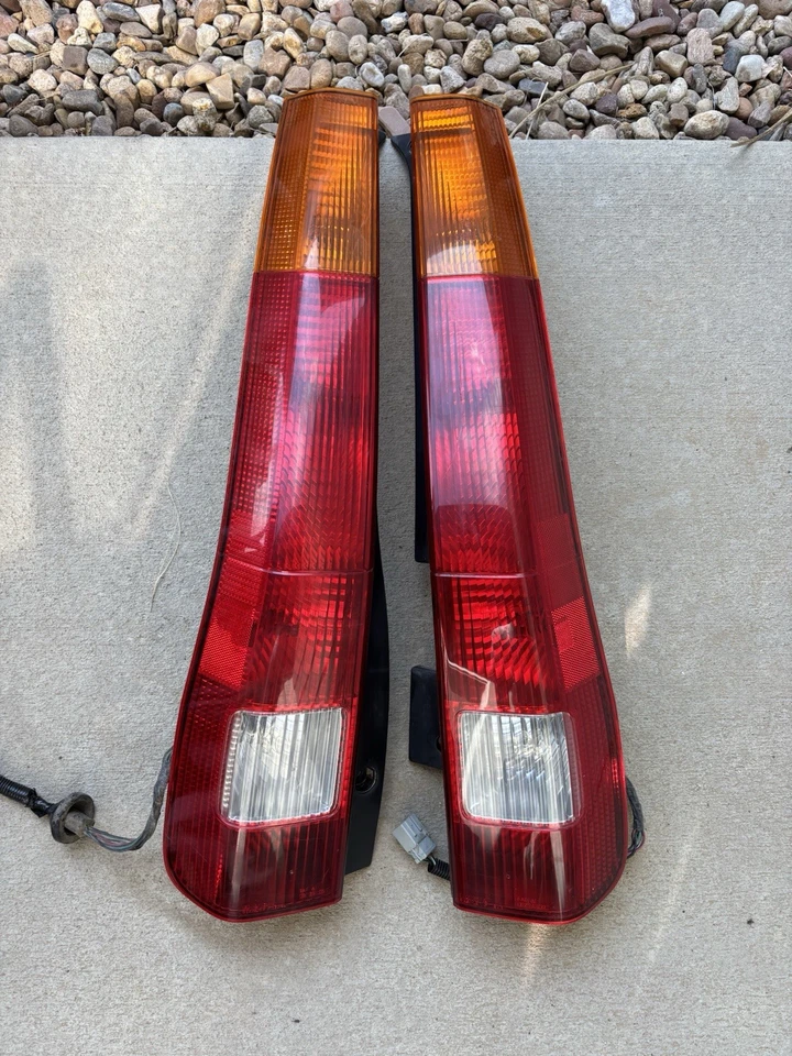 Комплект задних фонарей для Honda CR-V 2002-2006 годов выпуска от оригинального производителя левый и правый - Изображение 1 из 3