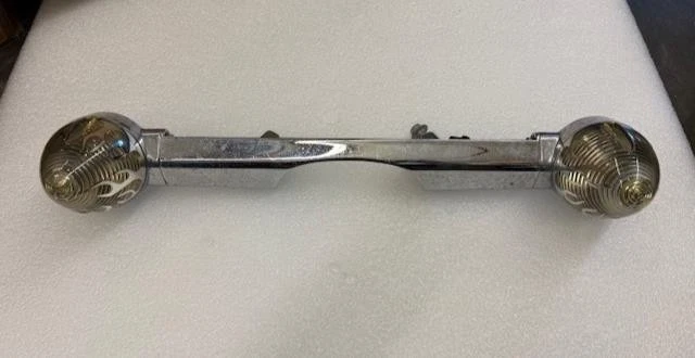 Barra de luz de riel de maletero Harley-Davidson 68510-74B King Tour-Pak con lentes de llama Foto 1 de 4