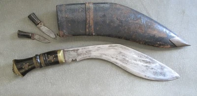 Antiguo cuchillo de lucha Gurkha Kukri con cuerno y funda. Foto 1 de 4