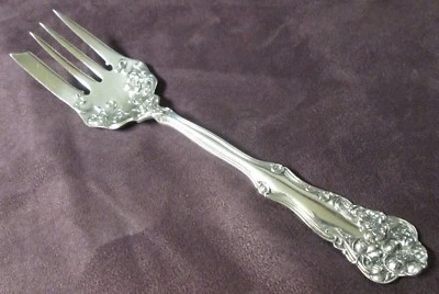 Tenedor para servir BERWICK también conocido como DIANA Rogers plateado Art Nouveau floral sin monograma Foto 1 de 4