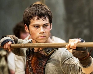 Foto brillante de 8x10 de Dylan O-Brien 1 - Imagen 1 de 1