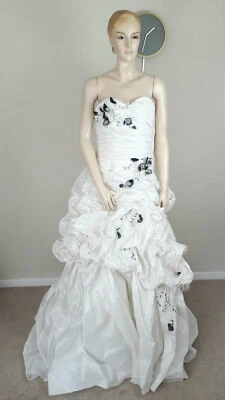 WONDERFUL IVORY WHITE & BLACK RUCHED STRAPLESS FOREVER YOURS WEDDING DRESS 8 - Image 1 of 4