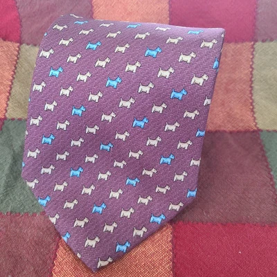 Gravata Beaufort 'Scottie Dog' toda de seda masculina roxa com branco azul  - Imagem 1 de 3