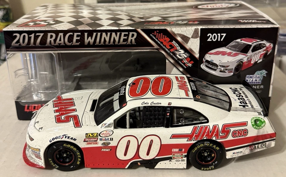 2017 Cole Custer #00 HAAS Homestead-Miami Race Win 1/24 NASCAR Diecast 1/697 — 第 1/4 张图片