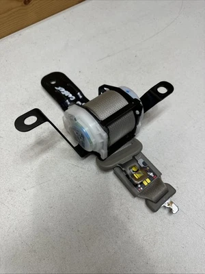 KIA SEDONA 2015-2018 retractor de cinturón de seguridad central trasero tercera fila Foto 1 de 3