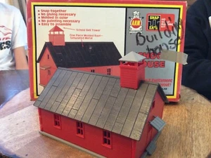 Miniature Plasticville U.S.A. School House HO-98 Train Village House VTG - Picture 1 of 2