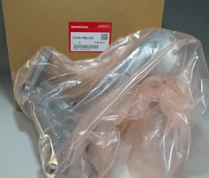 Honda Acura Genuine 15100-PRB-A01 Oil Pump ASSY Type R &RSX Type S K20A K20A2 A1 - Picture 1 of 12