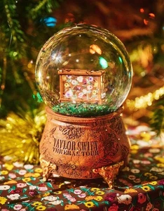 Taylor Swift The Eras Tour Akustik Klavier Schneekugel IN HAND - Bild 1 von 5