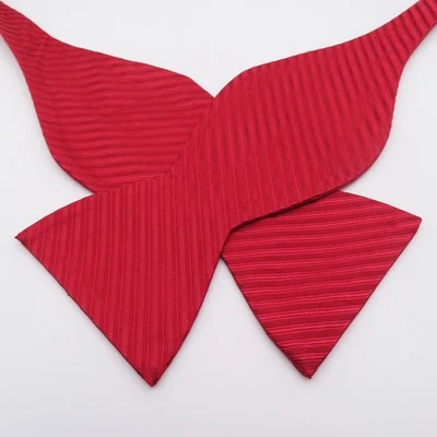 Esmoquin formal de seda a rayas rojas Sean John de 3" de ancho Foto 1 de 4