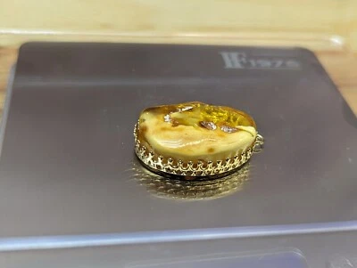 Pendant With Amber Stone 6.04 Grams 1 Piece - Image 1 of 3