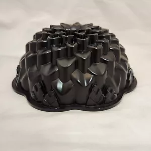 Nordic Ware Chrysantheme Bundt Pfanne 10 Zoll schwer - Bild 1 von 10