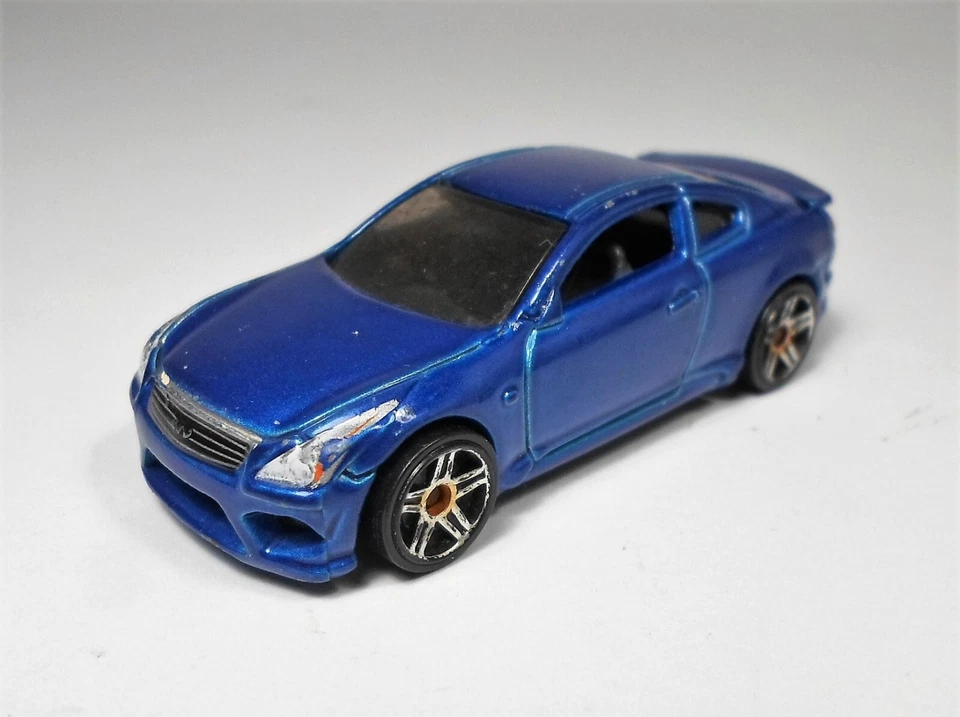 Coche de juguete fundido a presión Hot Wheels 2017 HW Multipack exclusivo Infinity G37 1:64 3"" Foto 1 de 4