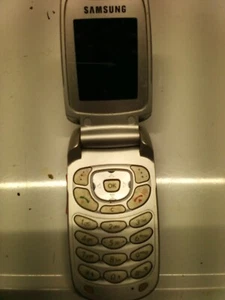 RARE VINTAGE SAMSUNG SGH-T209 PORTABLE TRIBAND CELLPHONE Red FLIP PHONE - Photo 1 sur 3