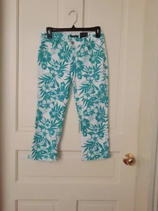 NWT Roz & Ali Capri sz 4 Mid Rise Turquoise & White Floral Denim Capri - Picture 1 of 12