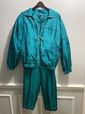 Винтажный Fuda International зеленый шелк с заклепками Bomber куртка и брюки комплект Sz L недостаток - Изображение 1 из 4