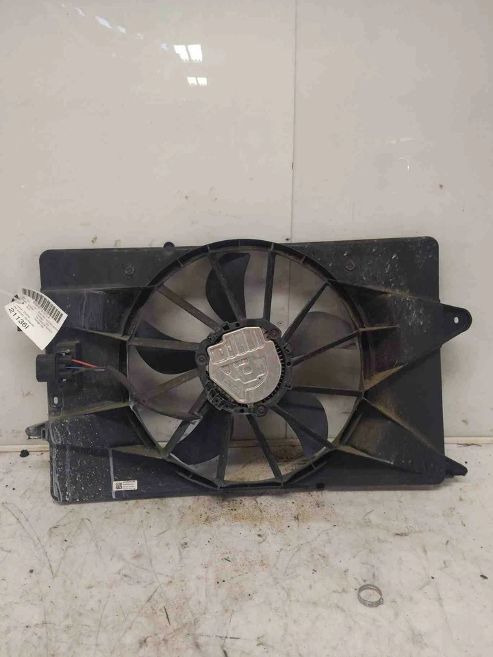 Chrysler 200 2015 2016 2017 conjunto de ventilador de refrigeración OEM 68205996AB Foto 1 de 2