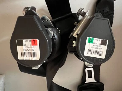 Volkswagen Golf GTI/R32 2008 cinturones de seguridad traseros negros Foto 1 de 2