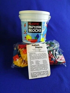Scott Resources ~ BLOQUES DE PATRONES DE PLÁSTICO ~ 250 Piezas NUEVO en Cubo - Imagen 1 de 5