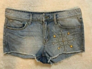 H&M Denim Size 6 Womens Shorts Light Wash Cut Offs Embellished - Picture 1 of 3
