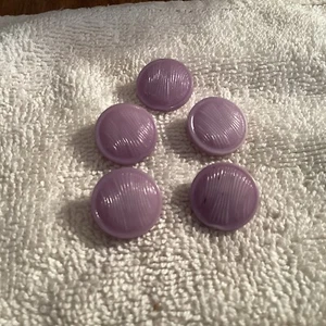 Vintage Lilac 3/4” Set Of 5 Plastic Buttons - Picture 1 of 2