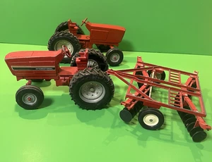 Vintage Ertl Red International Harvester IH Farm Tractor 1/16 Scale USA Made - Bild 1 von 15