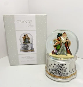 Winter Forest Santa Snow Globe Plateado y Dorado Juegos Te Deseamos una Feliz Navidad - Imagen 1 de 7