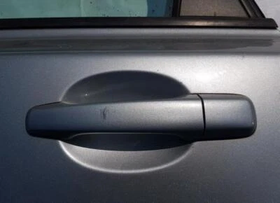 Manija de puerta exterior Volvo V50 2005, parte trasera izquierda usada, original #585656-29 Foto 1 de 4